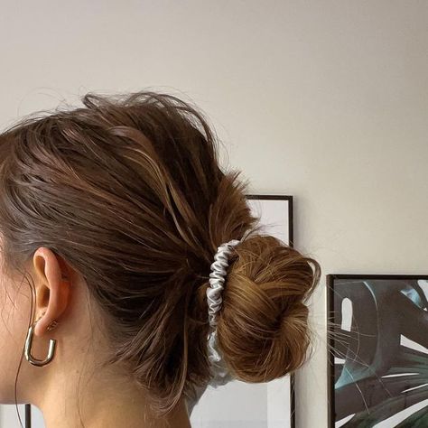 Dimo on Instagram: "Skinny scrunchies for messy buns ✨ . . . . #haircare #hairessentials #hairproducts #scrunchiestyle #shop #tbt #hairtransformation #DimoSilk #PureSilk #SilkScrunchies #HairAccessories #StyleInspiration #HairGoals #LuxuryHair #SilkLove #EcoFriendlyFashion #SustainableStyle #NaturalBeauty #HealthyHair #BeautyEssentials #HairCare #HairTips #FashionBlogger #mydimo #dimosilk" Scrunchie Bun, Bun Scrunchie, Scrunchie Styles, Silk Scrunchies, Messy Buns, Hair Essentials, Luxury Hair, Eco Friendly Fashion, Hair Transformation