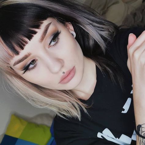 E Girl Hairstyles, E Girl Hair, Color Block Hair, Split Dyed Hair, Latest Hair Trends, Split Hair, Hair Color Pastel, Edgy Hair, Hair Inspo Color