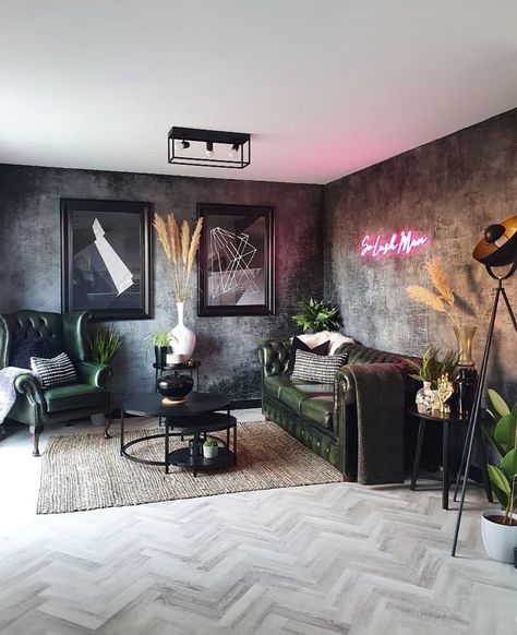 Rock N Roll Glam Decor, Black And White Salon Interior, Tattoo Parlor Interior, Edgy Bedroom Ideas, Industrial Glam Living Room, Esthetician Rooms, Retro Living Room Ideas, Edgy Interior Design, Private Tattoo Studio