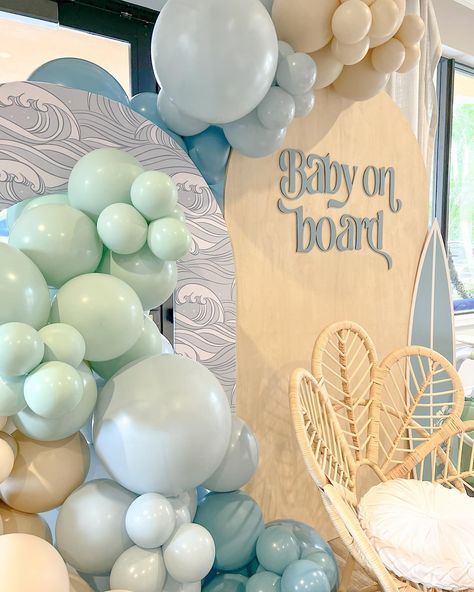 Baby On Board 🌊🏄🏼 #babyonboard #babyonboardbabyshower #babyonboardtheme #babyonboardthemedshower #babyonboardbackdrop #babyonboardballoons #surfthemedparty #surf #surfthemedparty #surfthemebabyshower #beach #beachtheme #beachthemedecor #surfthemebackdrop Baby On Board Centerpieces, Baby On Board Shower Theme, Baby On Board Baby Shower Ideas, Beach Baby Showers, Future Boy, Baby On Board, Beach Theme Decor, Shower Time, Instagram Baby