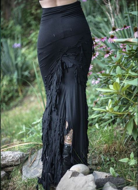 Sea Witch Costume, Witch Skirt, Strega Fashion, Look Boho Chic, Witch Costumes, Dark Mori, Look Festival, Chiffon Blouses, Goth Look