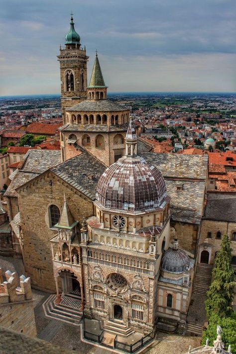 Bergamo, Italy Piazza Del Duomo, Bergamo Italy, European Architecture, Amazing Travel Destinations, Northern Italy, Bergamo, City Travel, Beautiful Buildings, City View