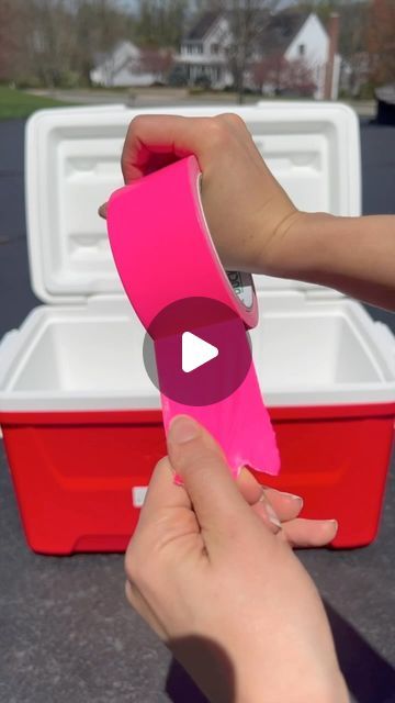 Brooklyn B on Instagram: "Genius cooler #hack for #summer 🐚🌞 #lifehack #diy" Ice Cooler Hacks, Beer Cooler Ideas, Cooler Hacks, Ice Cream Salted Caramel, Inflatable Cooler, Diy Cooler, Red Solo Cup, Diy Ice Cream, Ice Cooler