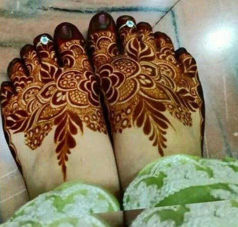 Mehedi Design For Leg, Leg Mehndi Designs Unique, Kafif Design Full Hand, Mahedi New Design Leg, Mehendi Leg Design, Leg Design Mehndi, Foot Mehndi Designs Unique, Feet Mehndi Designs Simple, Simple Foot Mehndi Designs