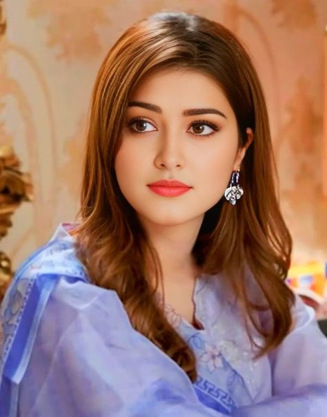 Aesthetic Pakistan, Pakistan Actress, Hiba Bukhari, Nice Dp, Actress Dress, Pakistan Drama, Drashti Dhami, Breakup Picture, Attractive Eyes