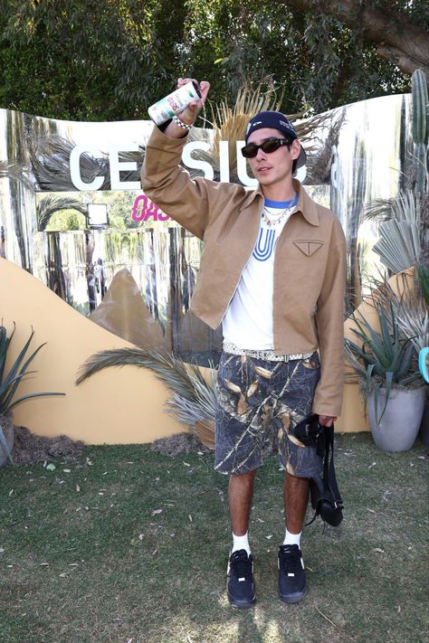 Vibe House, Coachella Outfit Men, Evan Mock, Outfits Coachella, Painted Shorts, Embellished Belt, Coachella Festival, Coachella Outfit, Cool Fits