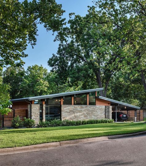 Matt Fajkus Architecture on Instagram: “Featured #MFArchitecture Houses with Stone // #3 #ReOpenHouse We raised the roof of this Mid-Century Modern house to float above its stone…” Mid Century Modern Beach House Exterior, Modern Beach House Exterior, Mid Century Ranch House, Mid Century Modern House Exterior, Mid Century Modern Ranch, Austin House, Mid Century Modern Exterior, Ranch House Exterior, Mid Century Ranch