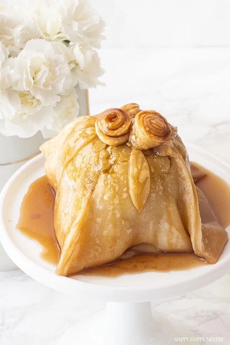 Dumpling Dessert, Dessert With Caramel, Mini Apple Tarts, Ready Made Pie Crust, Easy Apple Dumplings, Apple Dumpling Recipe, Apple Dumpling, Apple Puff Pastry, Custard Desserts