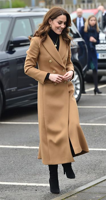 Baby Sensory Classes, Kate Middleton Style Outfits, Camel Coat Outfit, Looks Kate Middleton, Kate Middleton Outfits, Middleton Style, Leopard Print Skirt, Catherine Middleton, Kate Middleton Style