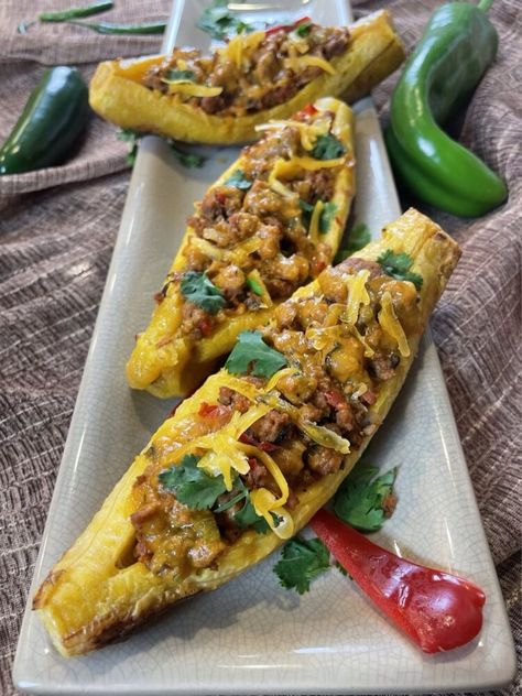 Canoas de Plátano Maduro (stuffed sweet plantain canoes)