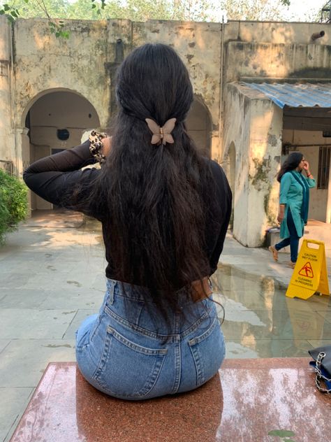 Jeans Top Pic Pose, Western Hairstyles For Women, Hide Dp, Western Hairstyles, Suit Pic, Sleeveless Kurti, Nandi Hills, Selfie Pose, Anushka Sen