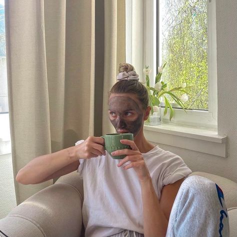 (1) ℘ (@IavenderfieIds) / Twitter Turmeric Face Mask, Healthy Girl, Fashion Face Mask, Jolie Photo, About Money, Foto Inspiration, Spa Day, Photo Profil, Dream Life