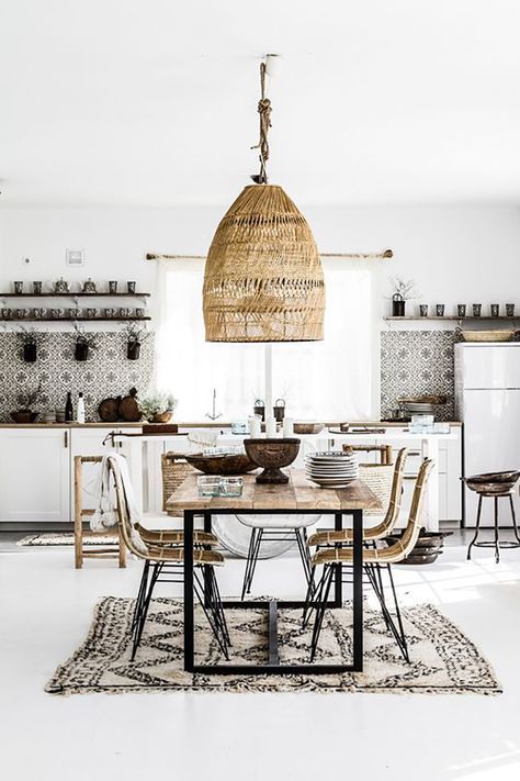 7 Fresh New Kitchen Trends We're Obsessed With - Camille Styles Brown W Highlights, Boho Kitchen Decor, Furnitur Ruang Keluarga, Mexican Kitchen, Kitchen Rustic, Trendy Living Rooms, Boho Kitchen, Trendy Bedroom, Style Deco