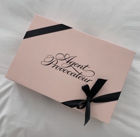 Pink Packaging Aesthetic, Black Pink Packaging, Aesthetic Packaging Inspiration, Agent Provocateur Store, Princess Packaging, Agent Provacatuer Aesthetic, Girly Branding, Agent Provacatuer, Agent Aesthetic