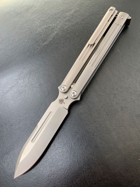 Butterfly knife into collection Butterfly Knife Design, Butterfly Knife Aesthetic, Balisong Knife, Butterfly Knives, Ninja Gear, Knife Aesthetic, Butterfly Knife, Pretty Knives, House Design Pictures