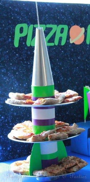 Learn how to make this cool pizza tray for a Toy Story party! Buzz Lightyear Party, Buzz Lightyear Birthday, Rocket Party, Pizza Tray, Toy Story Theme, Trendy Toys, Pizza Planet, Space Birthday Party, Toy Story Birthday Party