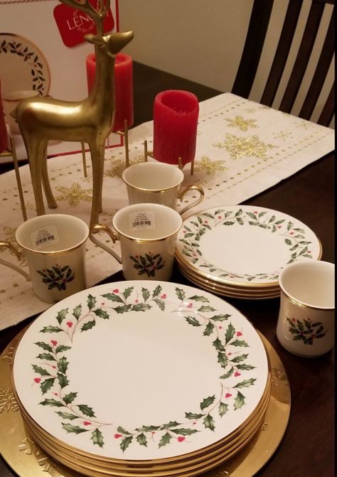 Lenox 893172 Holiday 12-Piece Plate and Bowl Set #christmas #christmastabledecorations #christmastablescape #christmastablesetting Lenox Holiday Table Settings, Christmas Plate Settings, Plate And Bowl Set, Holiday China, Lenox Christmas, Lenox Holiday, Gold Chargers, Plates And Bowls Set, Holiday Table Settings