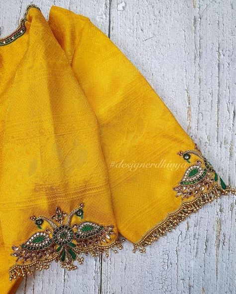 Simple Aari Work Blouse Design Yellow, Simple And Unique Aari Work Blouse Design, Gold Color Maggam Work Blouse, Kundan Hand Embroidery, Silk Saree Blouse Designs With Work, Elegant Aari Work Designs, Sleeve Border Aari Work, Kundan Blouse Work, Aari Work For Sleeves