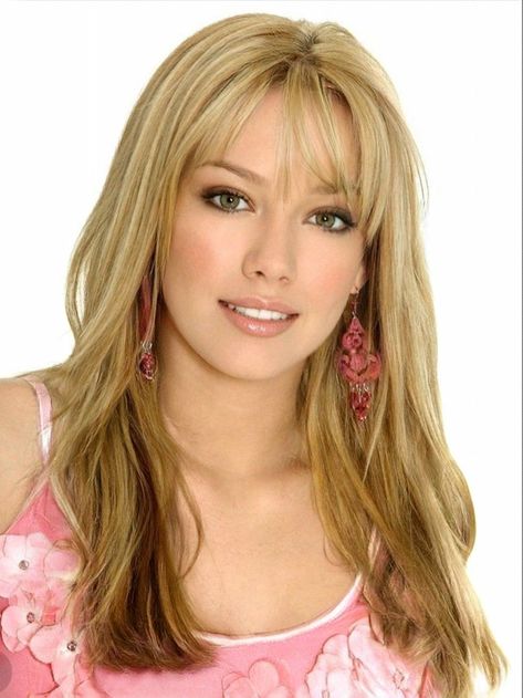 Hilary Duff Style 2000s, Hilary Duff Makeup, 00s Hair, Early 2000s Makeup, Hilary Duff Hair, Hilary Duff Legs, 2000s Hair, Hilary Duff Style, 2000s Girl