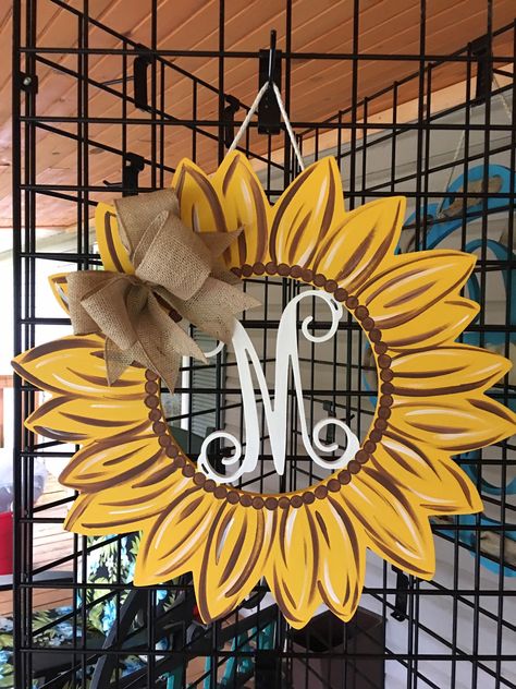 Sunflower Door Hanger, Burlap Door Hangers, Fall Months, Door Tags, Bee Farm, Homemade Christmas Decorations, Round Wood Sign, Sunflower Wreath, Crafts For Seniors