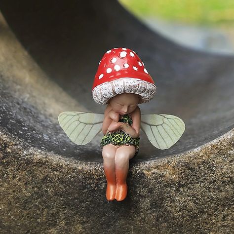 Garden Fairies Figurines, Fairy House Crafts, Elf Decorations, Statue Decoration, Little Forest, Fairy Home, Mushroom Fairy, Fairy Decor, Painted Resin