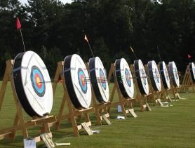 Archery Aesthetic Modern, Beginner Archery, Malkavian Vampire, Target Aesthetic, Archery Aesthetic, Archery Lessons, Archery Training, Zeus Children, Mounted Archery