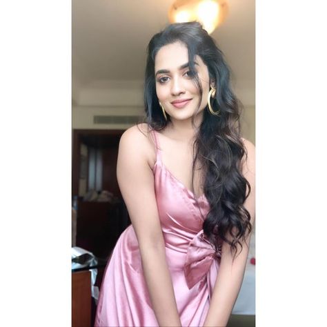 Teju Ashwini, Western Girl Outfits, Glamour Beauty, Nov 2, Backless Dress Formal, Asian Beauty, Instagram Photos, Hair, Pink