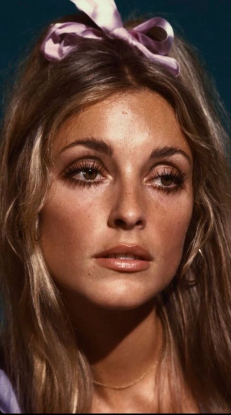 70s Makeup Glam, Soft 70s Makeup, 60s Glam Makeup, Late 60s Aesthetic, Decades Makeup, 1970 Makeup, Sharon Tate Makeup, 60s Editorial, 70’s Makeup