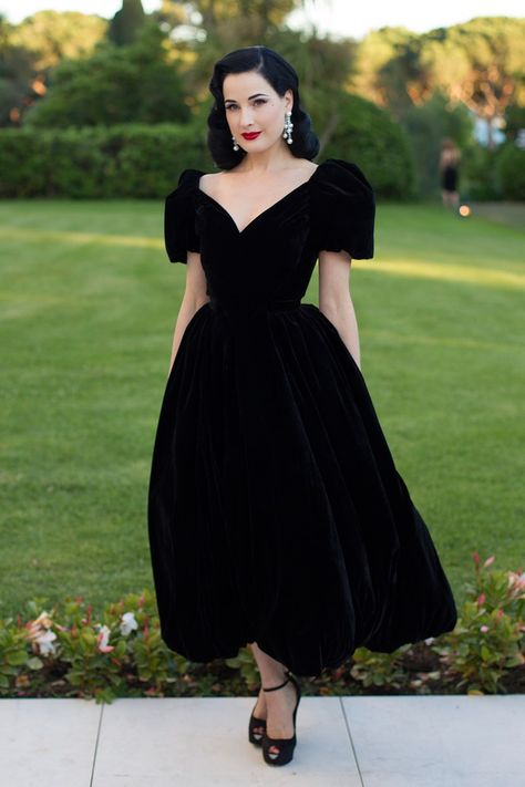 Moda Pin Up, Dita Von Teese Style, Dita Von Tease, Idda Van Munster, Estilo Pin Up, Black Ball Gown, Look Retro, Dita Von, Dita Von Teese