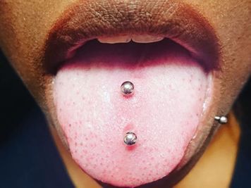 Types Of Tongue Piercings, Frog Eyes Piercing Tongue, Frog Eye Piercing Tongue, Surface Tongue Piercing, Vertical Tongue Piercing, Tongue Piercings, Eye Piercing, Frog Eye, Routine Tips