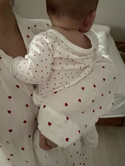 Newborn Girl Aesthetic, Moth Aesthetic, Baby Aesthetic, Baby Gril, Mom Dad Baby, Future Mommy, Baby Fits, Baby Necessities