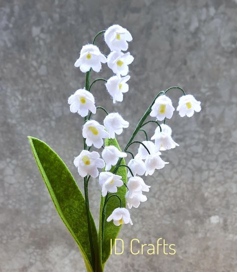 Lily Of The Valley Paper Flower Diy, Felt Lily, Felt Crafts Flowers, Felt Ball Crafts, Flower Lily Of The Valley, Fake Flowers Diy, Flower In A Vase, Corsage Ideas, Felt Flower Wreath