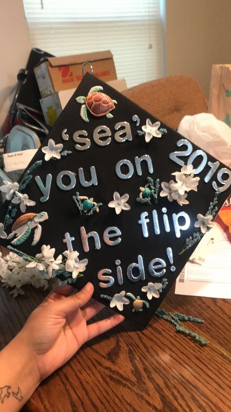 Turtle Graduation Cap, Ocean Graduation Cap, Marine Biology Graduation Cap, Biology Graduation Cap, Marine Graduation, Graduation Hats Decorated, Graduation Activities, Cap And Gown Pictures, Custom Graduation Caps