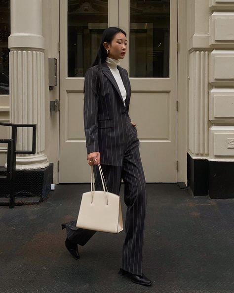 Pinstripe Blazer Outfit, Pinstripe Pants Outfit, Old Money Clothes, Money Clothes, Oversized Blazers, Streetwear Outfit Ideas, Pinstripe Blazer, Pinstripe Pants, Blazer Outfit