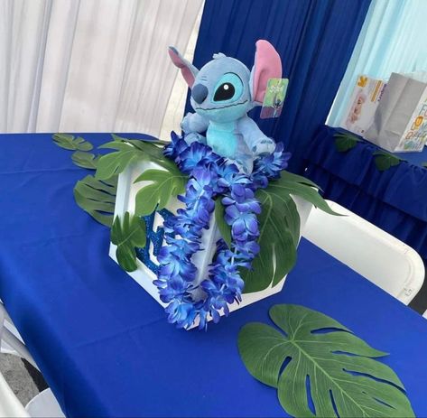 Stitch Table Decorations, Stitch And Angel Centerpiece Ideas, Stitch And Angel Gender Reveal Centerpieces, Stitch Centerpiece Ideas Diy, Lilo And Stitch Quinceanera Theme, Stitch Baby Shower Centerpieces, Lilo And Stitch Centerpiece Ideas, Stitch Wedding Ideas, Stitch Centerpiece Ideas