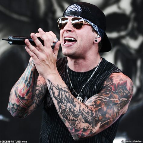 Matthew Charles Sanders, Avenged Sevenfold. I love him. Matt Sanders, Matt Shadows, Shadow Tattoo, Tattoos Pictures, Army Tattoos, M Shadows, Avenged Sevenfold, Music Tattoos, Heavy Metal Bands