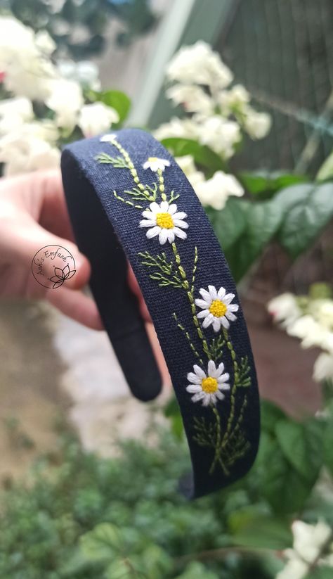 Set hand embroidered Hair clip and headband Embroidered | Etsy Portugal Crochet Projects Quick, Crochet Hair Clip, Headband Ideas, Embroidered Hair Bows, Crochet Hair Clips, Fashionable Accessories, Floral Hair Clip, Handmade Hair Clip, Easy Crochet Projects