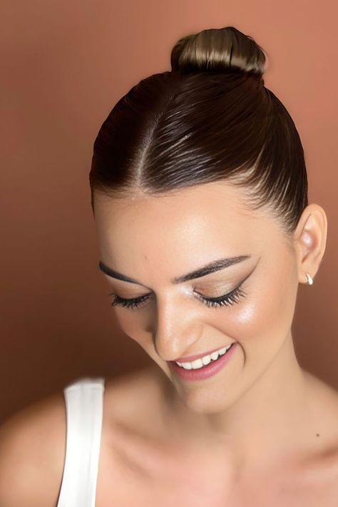 Sleek Ballerina Bun Clean Girl Bun, Clean Look Hairstyle, Sleek Bridal Bun, Clean Bun, Wedding Hair Bun, Mehndi Hair, Sleek Bun Hairstyles, Ballerina Hair, Military Hair