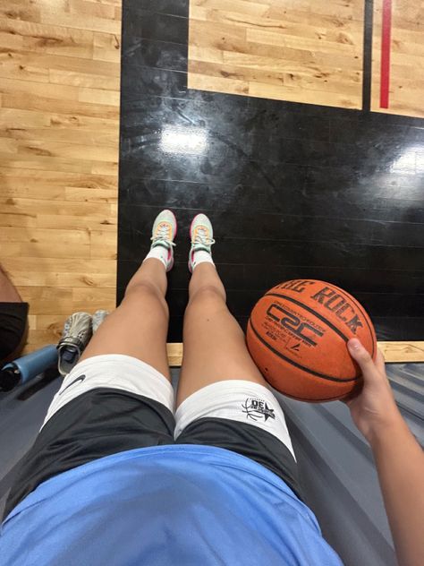 Basketball Training Aesthetic, Bball Aesthetics, Female Basketball Aesthetic, Vision Board Basketball, Basketball Vision Board, Women’s Basketball, Girls Basketball Aesthetic, Womens Basketball Aesthetic, Basketball Aesthetic Girl