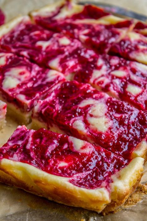 Fresh Raspberries Recipes, Raspberry Cream Cheese Bars, Fresh Raspberry Desserts, Fresh Raspberry Recipes, Brownie Squares, Raspberry Cheesecake Bars, Raspberry Swirl Cheesecake, Raspberry Cream Cheese, Cheese Bars