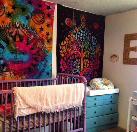 Hippie baby room✌️                                                                                                                                                                                 More Trippy Nursery, Hippie Nursery Ideas, Hippy Nursery, Hippie Baby Nursery, Hippie Baby Shower Ideas, Hippie Nursery, Baby Room Ideas Early Years, Hippie Baby Clothes, Baby Room Design Boy