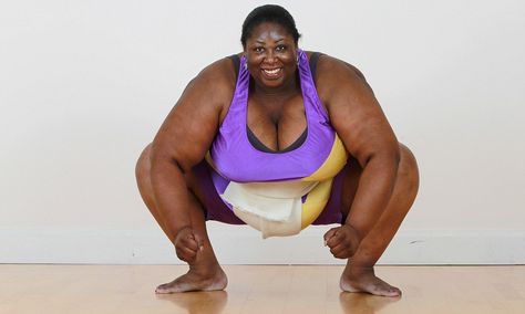 How to make it big in women's sumo... eat 5,000 calories a day. 6ft tall 450 lbs… Women Sumo, Sumo Wrestler, London Eats, Storytelling Photography, Guinness World Records, Calories A Day, Warrior Girl, Female Wrestlers, Power Girl