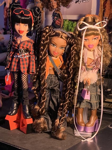 Custom Bratz Dolls, Bratz Dolls 2000s, Bratz Restyle, Bratz Dolls Original, Bratz Aesthetic Outfit, Bratz Halloween Costume, Dolls Aesthetic, Bratz Aesthetic, Bratz Doll Outfits