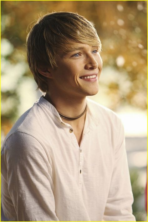 Sterling Knight in StarStruck Sterling Knight Starstruck, Starstruck Movie, Chad Dylan Cooper, Sterling Knight, Sonny With A Chance, William Moseley, Disney Channel Movies, Disney Channel Original, Danielle Campbell