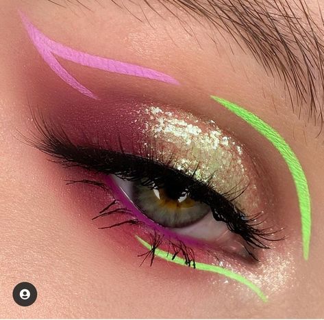 Festival Eye Makeup Simple, Neon Party Ideas Ropa, Neon Party Makeup Ideas, Neon Eyeliner Looks, Neon Graphic Liner, Neon Makeup Ideas, Neon Tips, Makeup Neon, Bold Makeup Looks