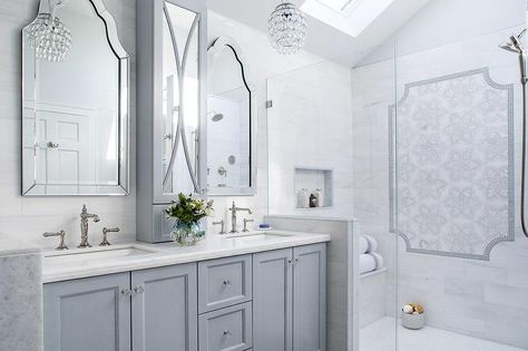 A glass walk-in shower features a skylight illuminating walls clad in white and gray mosaic tiles as well as a marble shower bench tucked under a marble tiled shower niche. Pony Wall Shower Ideas, Wall Shower Ideas, Gray Bathroom Ideas, Tile Shower Niche, Shower Benches, Marble Shower Tile, Florida Kitchen, Bathroom Sink Design, Shower Tiles