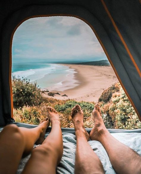 Car Camping Photoshoot, Roof Top Tent Camping, Tent Aesthetic, Rooftop Camping, Rooftop Tent Camping, Tent View, Camping Photos, Camping Couple, Romantic Camping