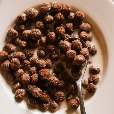 Paleo & Keto Cocoa Puffs Coco Puffs, Galletas Keto, Keto Cereal, Homemade Cereal, Chocolate Cereal, Better Breakfast, Keto Granola, Cocoa Puffs, Breakfast Low Carb