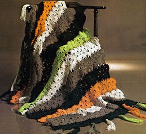 This Wicked Halloweenie Crochet Pattern is the perfect way to add a spooky touch to your haunted abode. Motifs Afghans, Afghan Crochet Patterns Easy, Crochet Pour Halloween, Crochet Afghan Patterns Free, Confection Au Crochet, Crochet Blanket Afghan, Halloween Crochet Patterns, Easy Crochet Projects, Crochet Vintage