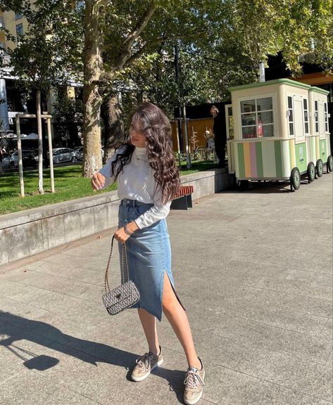 How To Pose In Skirt And Top, Mussoorie Outfits, Mussoorie Outfit Ideas, Smart Casual Women Outfits, Rok Outfit, Smart Casual Women, Korean Outfit Street Styles, Mussoorie, Western Wear Outfits